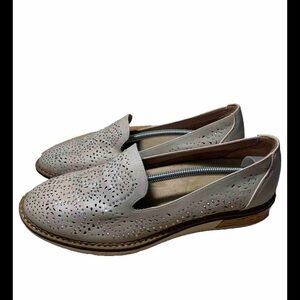 Patrizia Geva Bedazzled Slip On Shoes Women’s Size 9 Beige